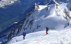 Skiabfahrt vom Gipfel des Montblanc, 4810 m. Foto: Günther Härter.