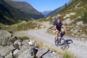 Bike-Kurztransalp St. Anton - Meran. Auffahrt zur Heilbronner Hütte, Ferwall/Silvretta. Foto: Günther Härter. Bike-Kurztransalp St. Anton - Meran. Auffahrt zur Heilbronner Hütte, Ferwall/Silvretta. Foto: Günther Härter.
